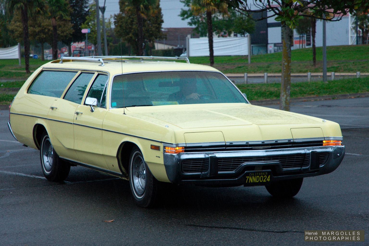 Dodge Monaco 1973 wagon-01.jpg